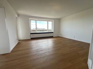 Herrliche Aussichten nicht nur vom Balkon! Modernisierte 3 Zimmer + modernes Bad mit Dusche + Aufzug – 50968 Köln – Vorschaubild 4