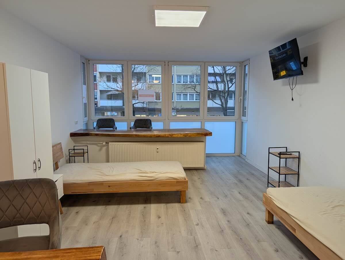 Koffer auspacken & wohlfühlen: Teilmöbliertes City-Apartment direkt am Stadtpark! – Nürnberg – Vorschaubild 2