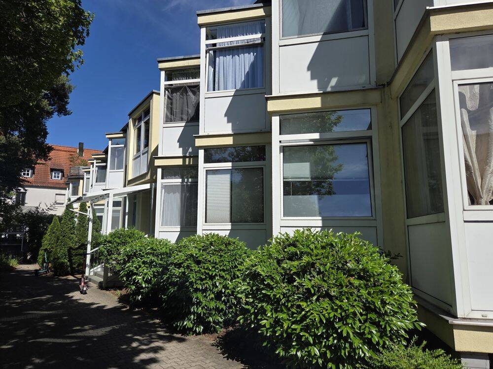 * HÜBSCHES 1-Zi-APARTMENT + STELLPLATZ in ruhiger, zentraler Wohnlage, NÄHE STADTPARK und MERCADO * – Nürnberg – Vorschaubild 5