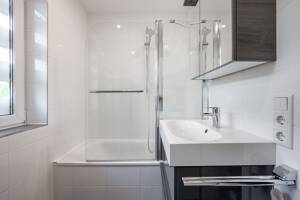 AIGNER - Bezugsfreie 4-Zi.-Wohnung mit durchdachtem Grundriss, West-Balkon und TG-Einzelstellplatz – 81369 München – Vorschaubild 6