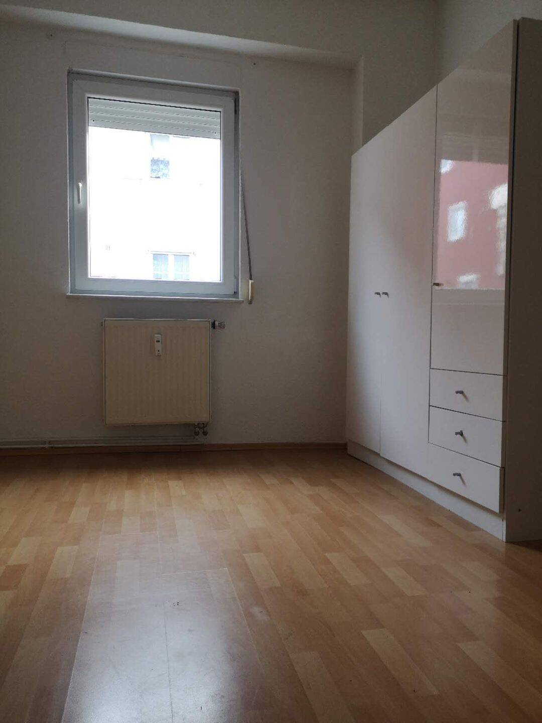 Die 3.5 Zi.-Wohnung in Stuttgart-Zuffenhausen mit Terrasse und Einbauküche ab 01.06.2026 frei. – Stuttgart – Vorschaubild 3