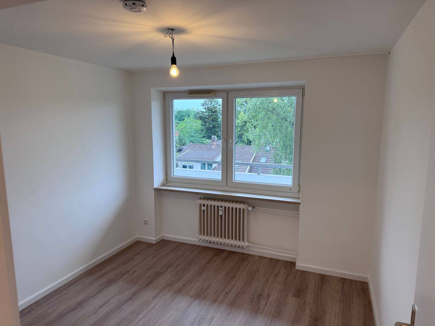 Sonnige 2-Zi.-Wohnung mit Balkon und Aufzug in München-Trudering – München – Vorschaubild 3