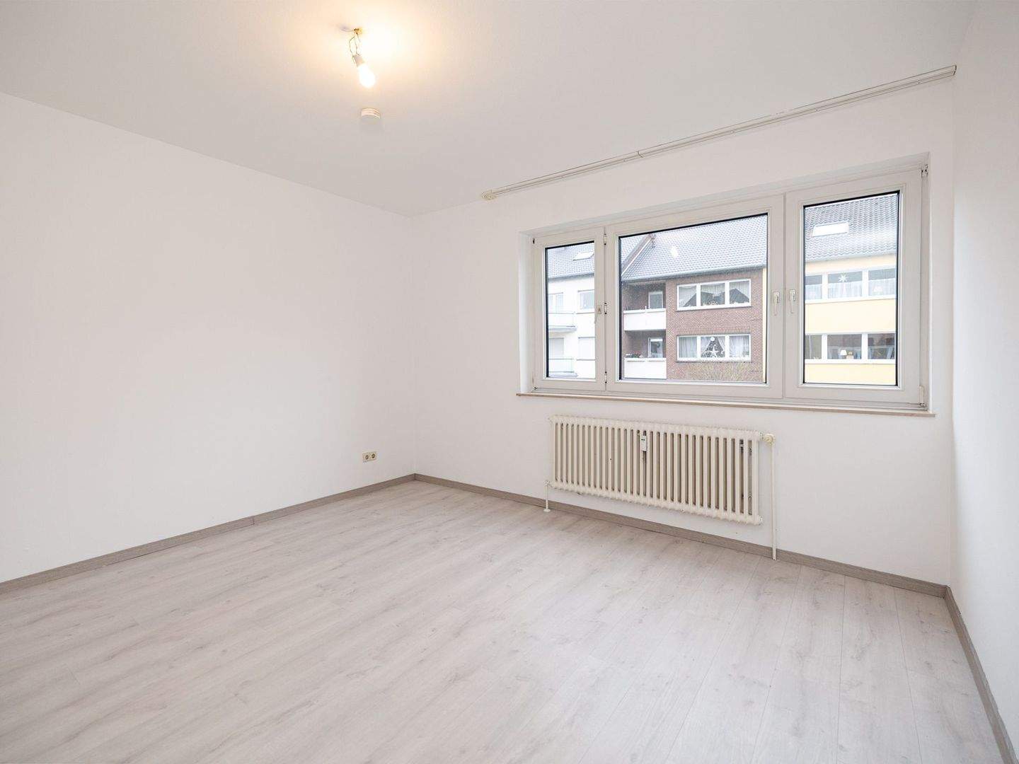Jetzt investieren - Vermietete Drei-Zimmer-Eigentumswohnung in Osnabrück – Osnabrück – Vorschaubild 3