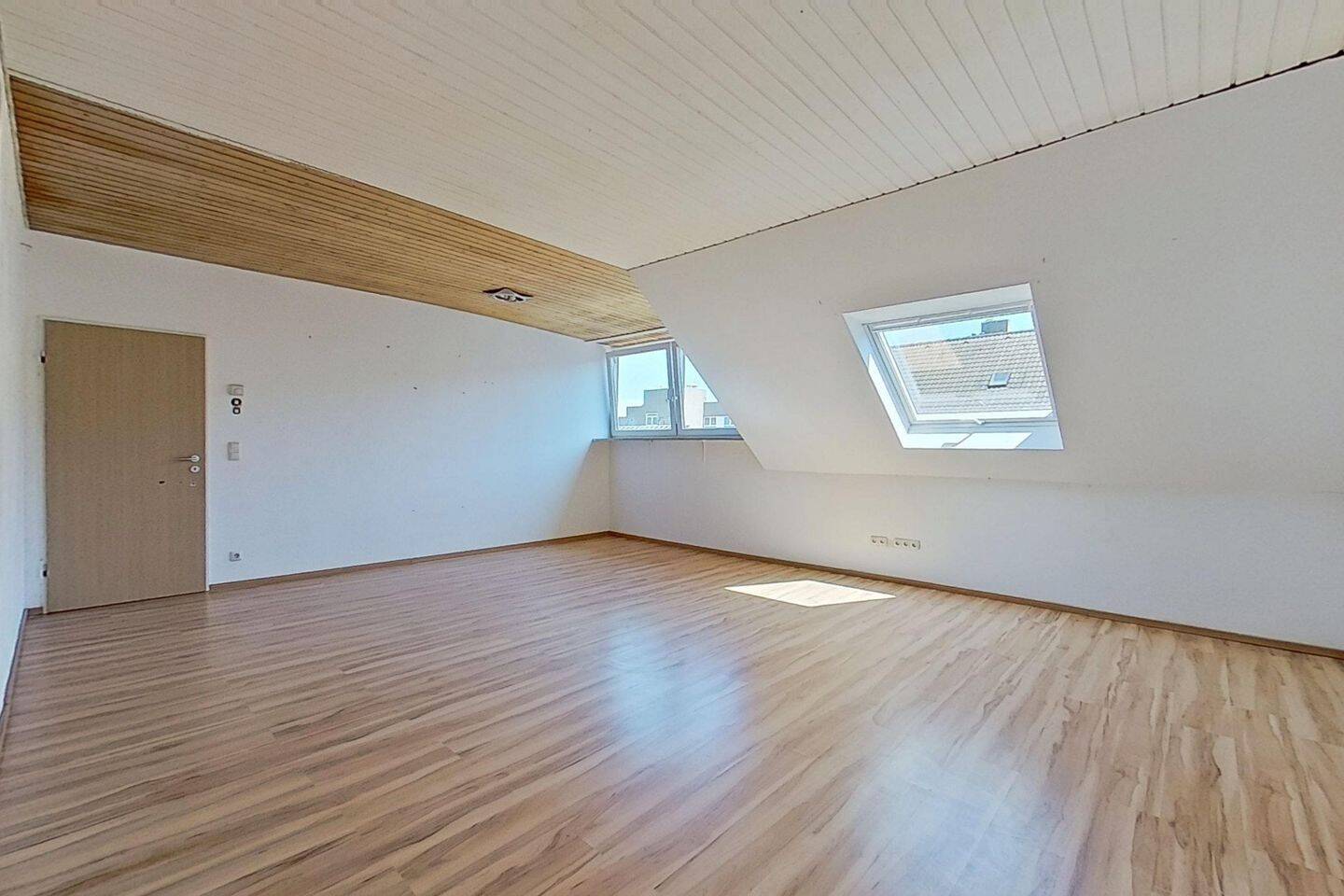 Zentral im Essener Südostviertel || charmante 3 Zimmer Dachgeschosswohnung – Essen – Vorschaubild 2