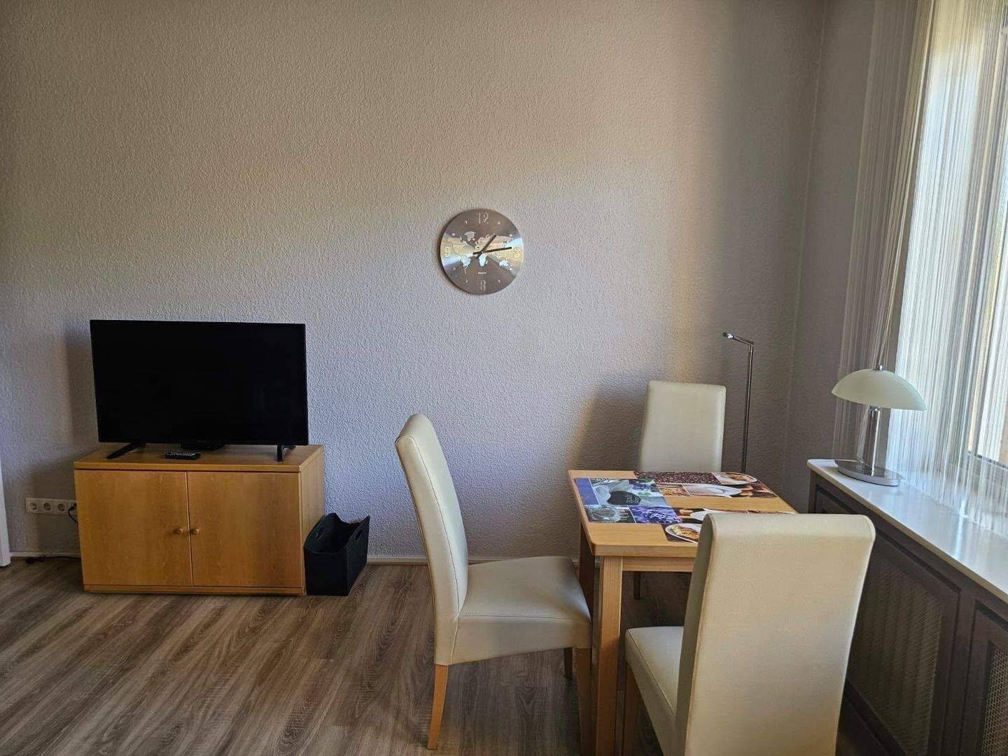 Sofortbezug / TOP 2 Zimmerwohnung mit Sonnenbalkon und Tageslichtbad - 0172-3261193 – Berlin – Vorschaubild 3