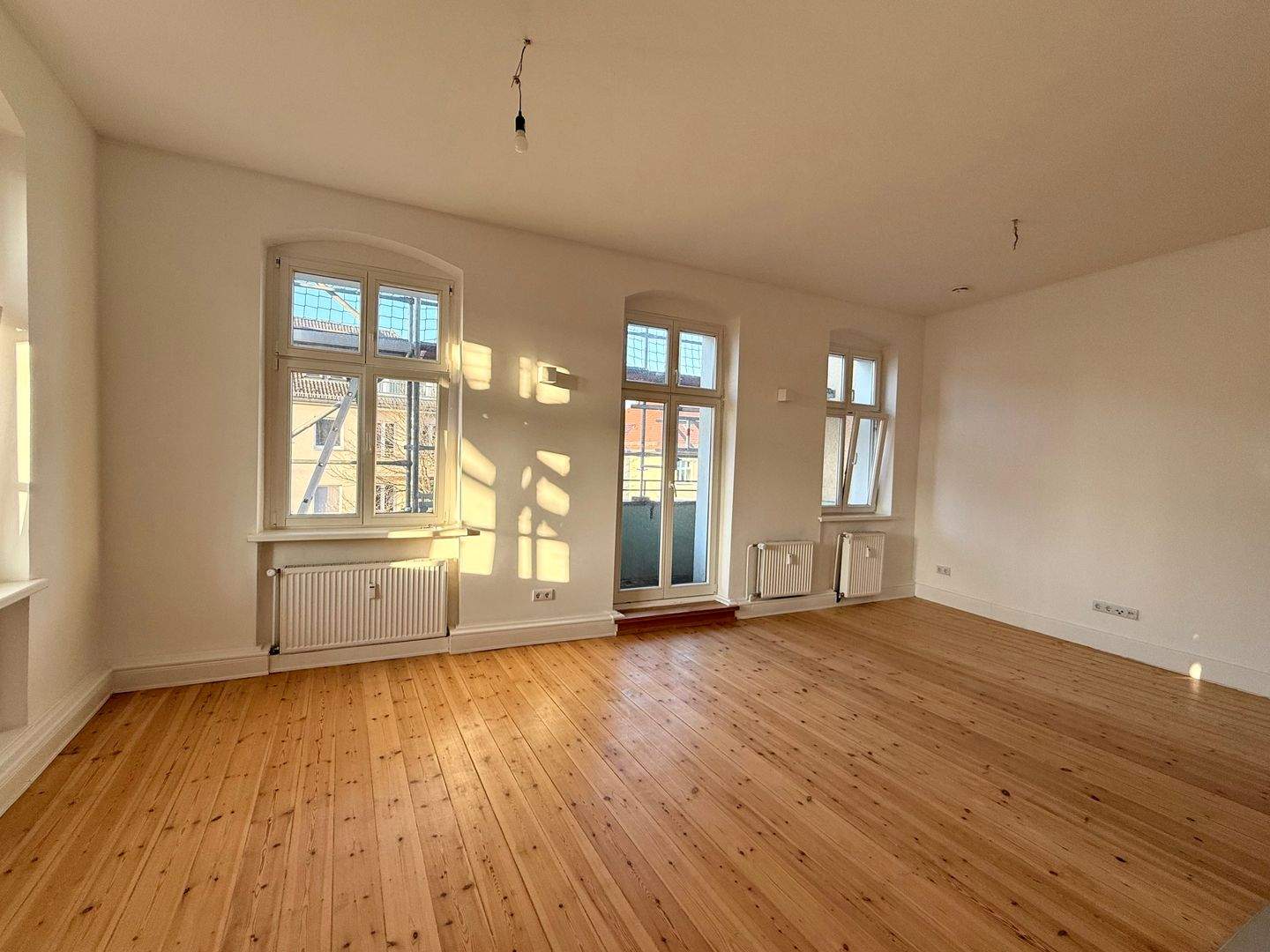 Eleganter Altbau trifft energieeffiziente Sanierung: 3. OG mit Aufzug, 95 m², zwei Schlafzimmer & offener Wohnbereich – ein Zuhause mit Zukunft – Berlin – Vorschaubild 5