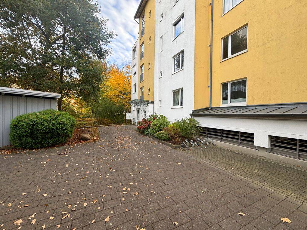 Stilvolle 2-Zimmer-Wohnung mit Fahrstuhl und Tiefgaragenplatz in ruhiger Wohnlage – Bremen – Vorschaubild 3