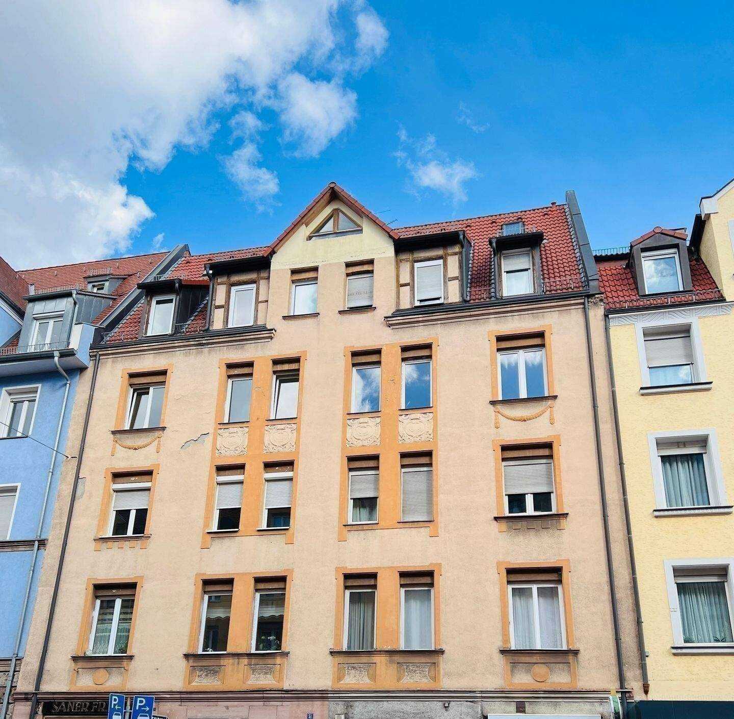3-Zimmer-Wohnung mit Balkon, zentral gelegen, nur wenige Gehminuten zur U-Bahn Aufseßplatz, mit schöner Einbauküche
