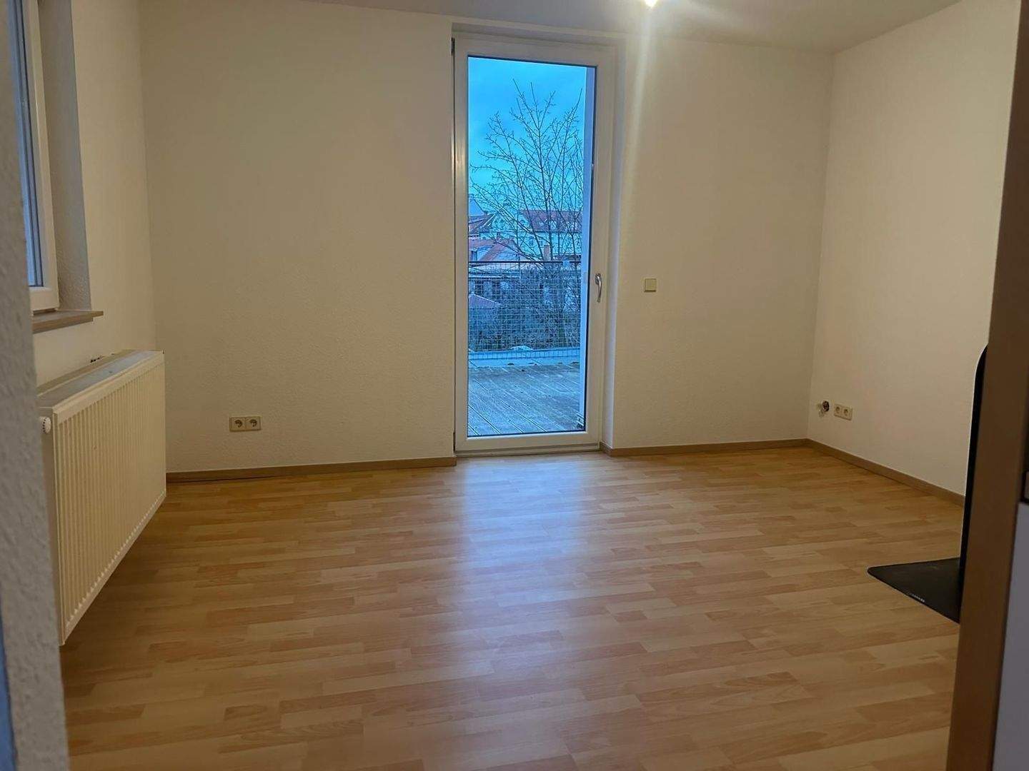 niedliche 1-Raumwohnung mit großer Terrasse, Kaminofen und EBK – Erfurt – Vorschaubild 3