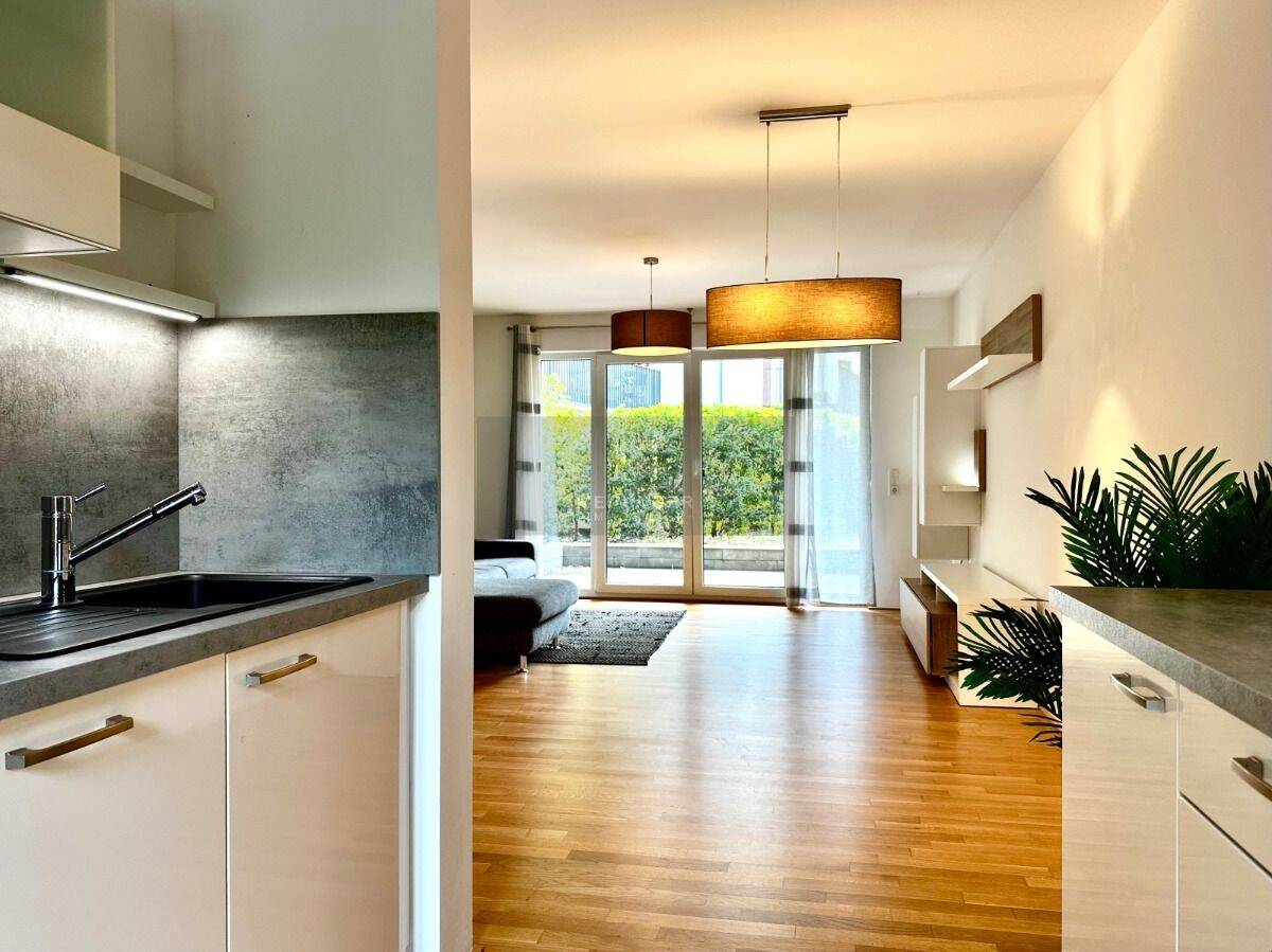 Einziehen. Wohlfühlen. Teilmöblierte 3 ZW mit Terrasse und Pkw-Stellplatz in Frankfurt-Höchst