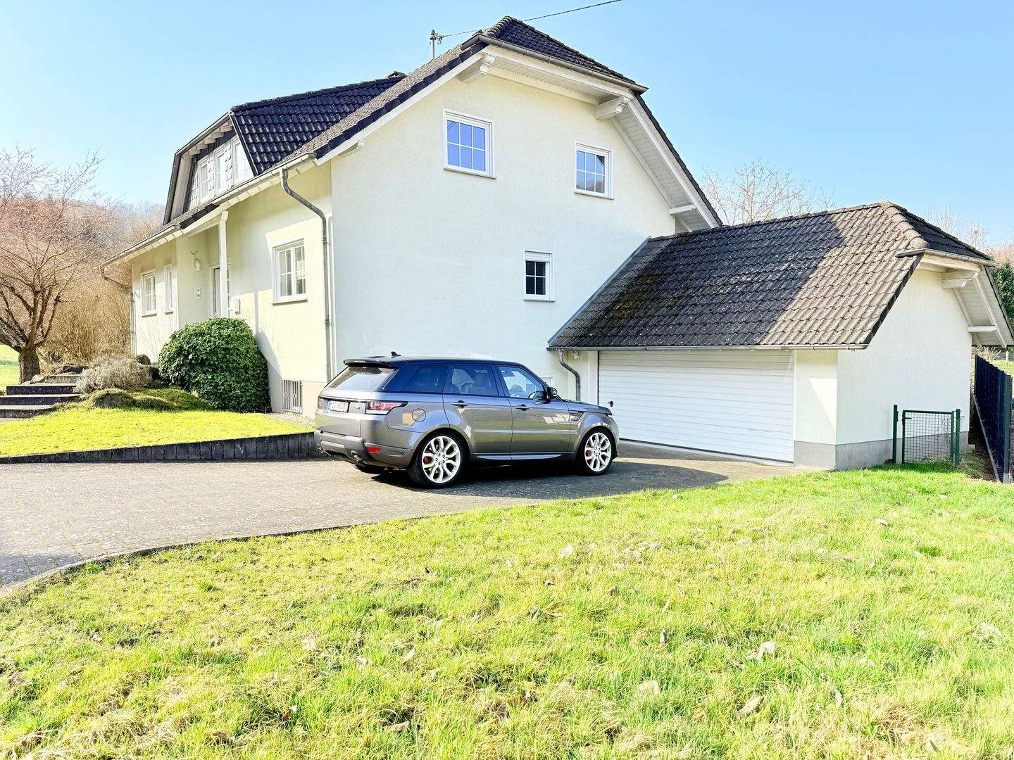 Großes Haus, großes Grundstück: 205 m² Wohnfläche auf über 2.500 m² Land – Merzig – Bild 1 von 9