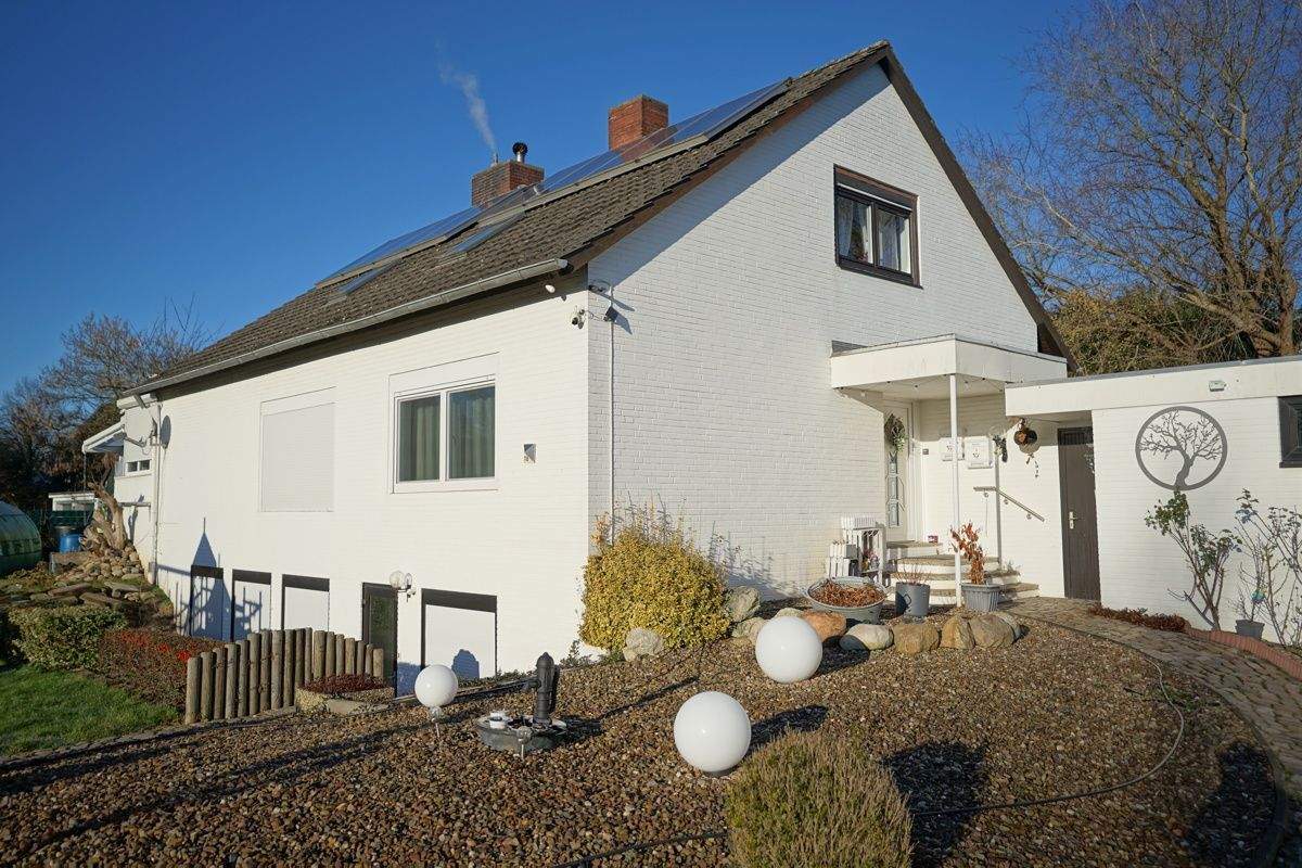 Volksbank Immobilien: Exklusives Wohnhaus mit Hallenschwimmbad und vielen Möglichkeiten – Hagen im Bremischen – Bild 1 von 9