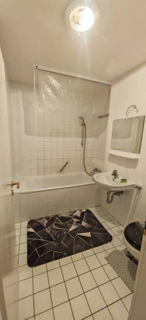 Großzügige 2-Zimmer-Wohnung mit Einbauküche, Terrasse und TG-Stellplatz in Dresden-Striesen! – 1277 Dresden – Vorschaubild 6