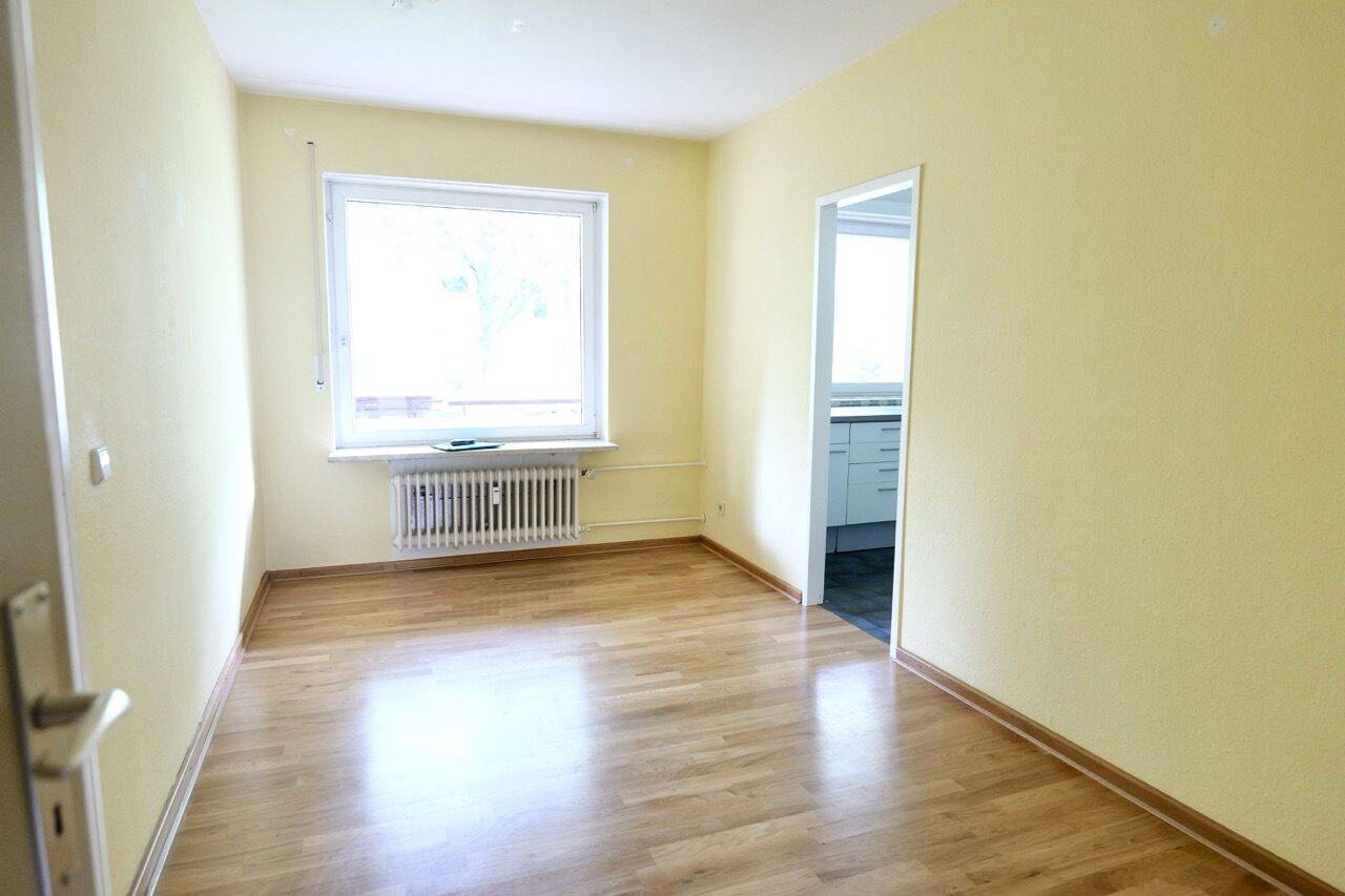 Bezugsfreie Familienwohnung mit Südbalkon und Tiefgaragenstellplatz – Berlin – Vorschaubild 2