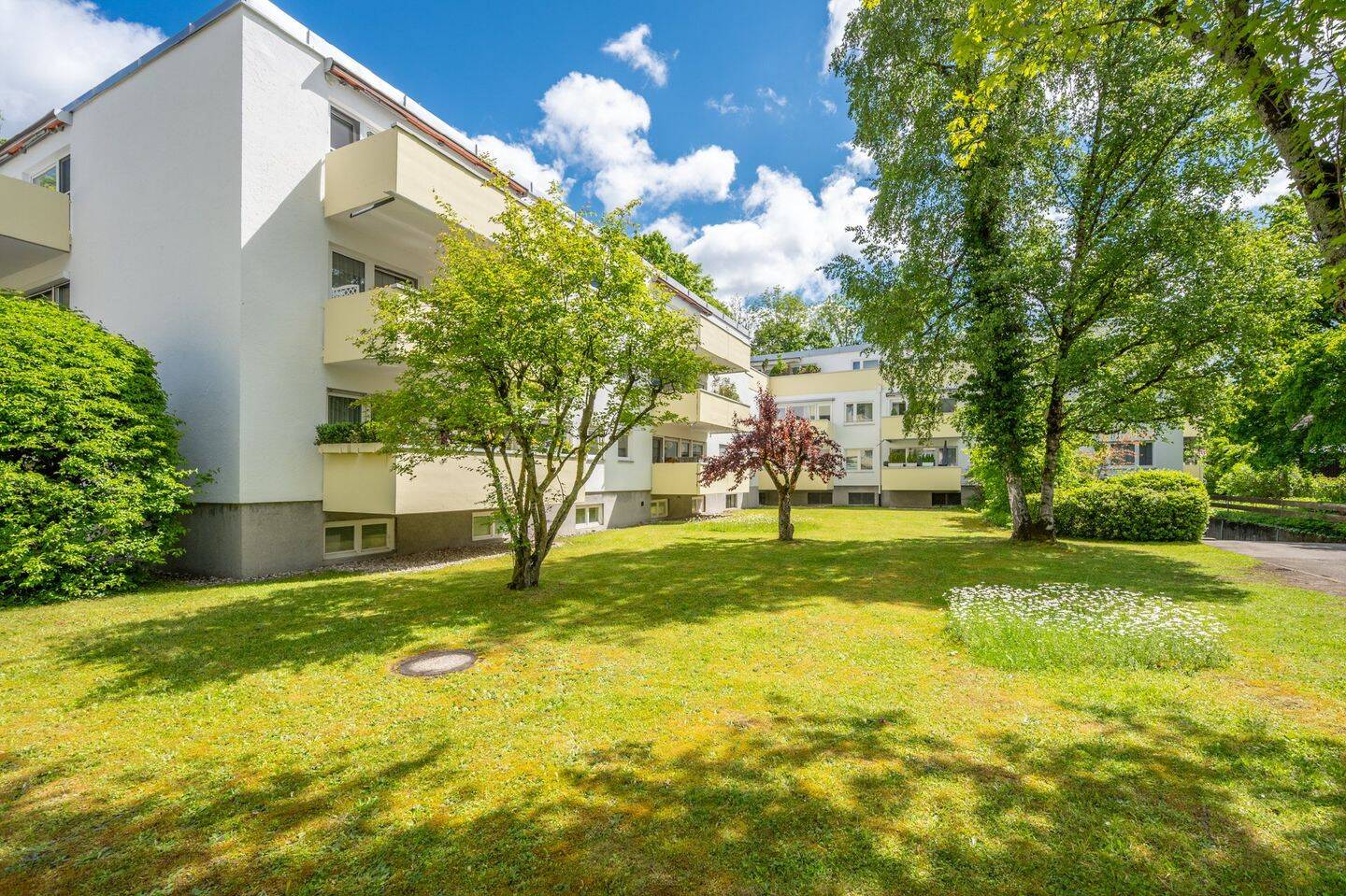 AIGNER - Gut aufgeteilte Hochparterrewohnung mit Westbalkon in Alt-Solln