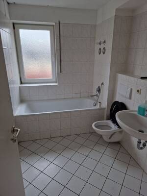 Schöne Maisonettewohnung/ 2Raum, Bad Küche mit Fenster/ Balkon und Dachterrasse – 1099 Dresden – Vorschaubild 3