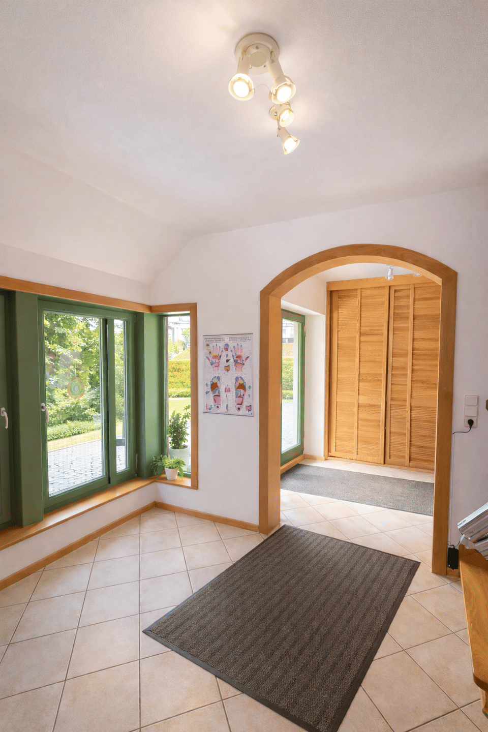 Großzügiges Einfamilienhaus mit Praxisoption, Pool und unverbaubarem Naturblick in Lüneburg – Lüneburg – Bild 1 von 8