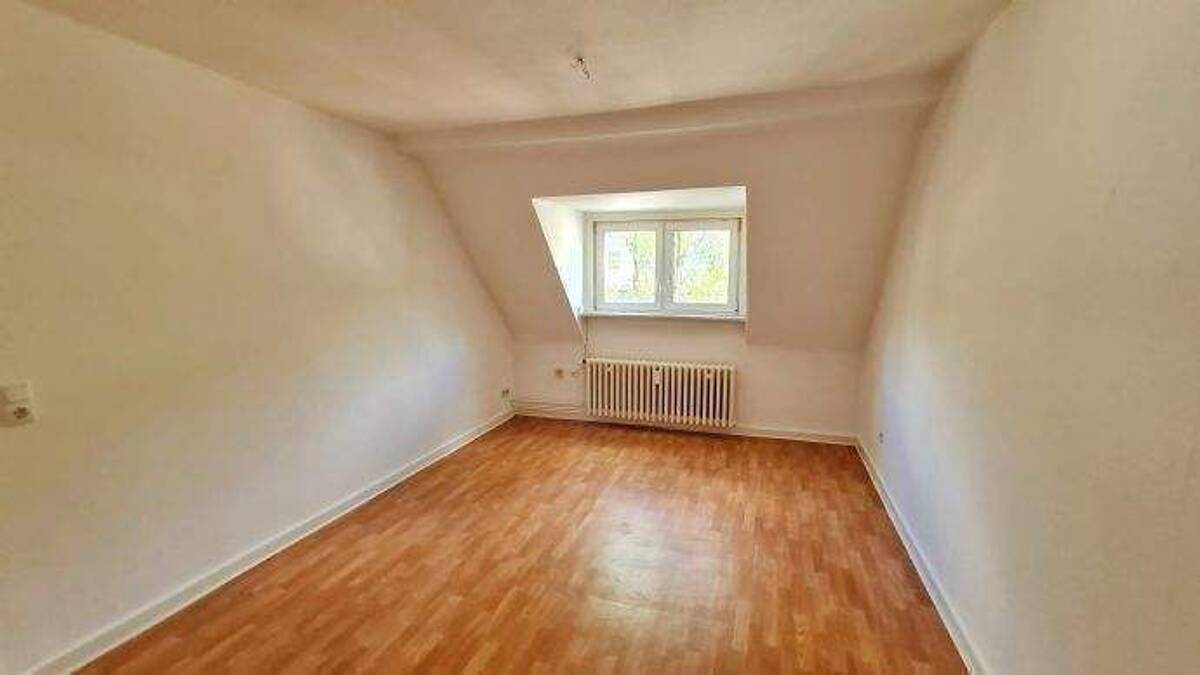 Renovierte, gut geschnittene Wohnung mit Badewanne (2ZiDKBA) in Neudorf, 47057 Duisburg. – 47057 Duisburg – Bild 1 von 5
