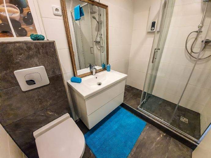 Top Lage nahe Bahnhof: Stilvolle 2-Zi.-Wohnung mit Balkon, Einbauküche und Garage in Bremen-Bahnhofsvorstadt – Bremen – Vorschaubild 4
