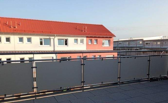 Großzügiges schönes Reihenmittelhaus mit Dachterrasse, Keller, Garten und zwei Stellplätze und optional Garage – Adelsdorf – Vorschaubild 3