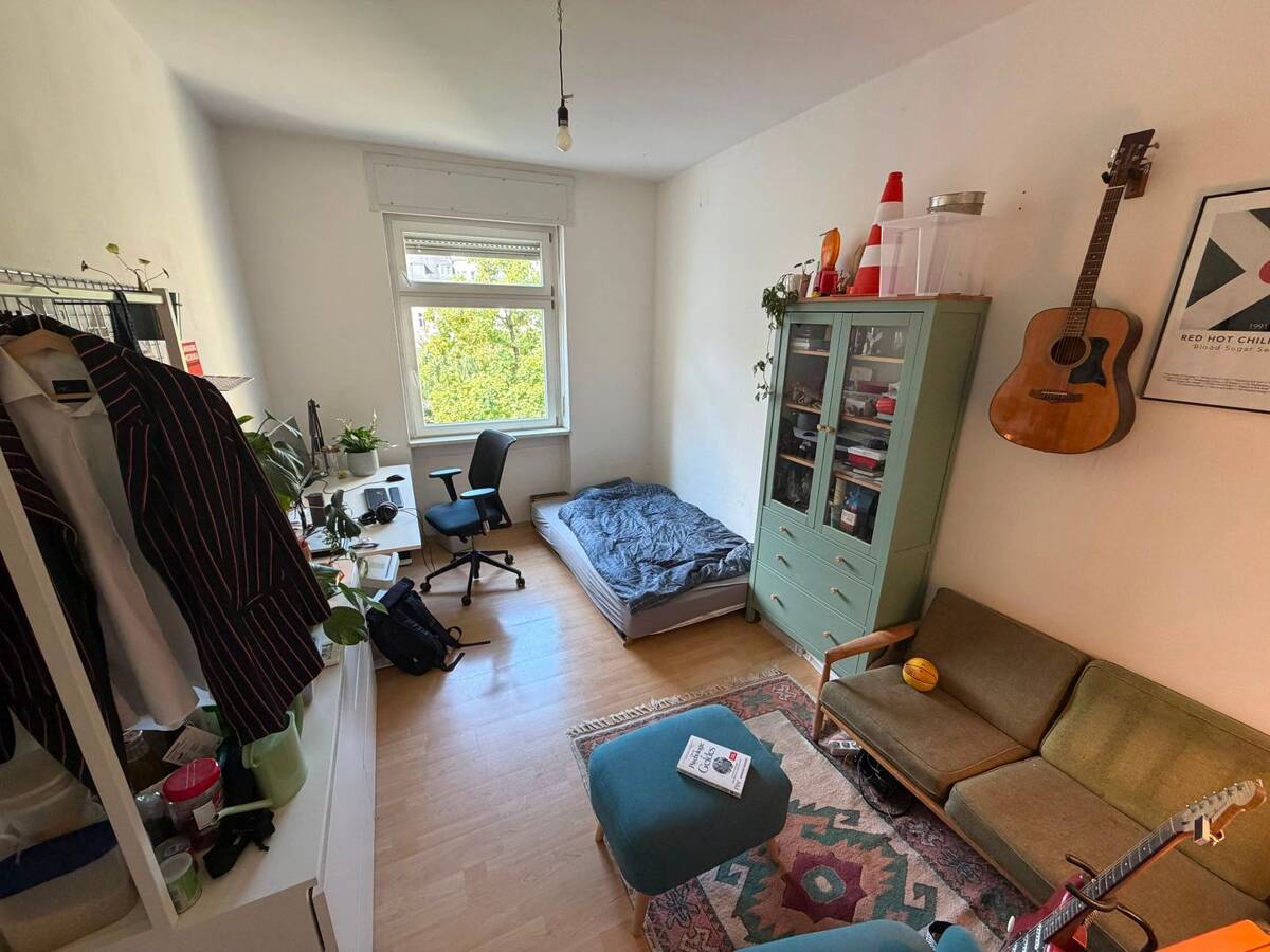 Möbliertes Zimmer in 4er WG direkt am Hauptbahnhof ab Oktober verfügbar – 76137 Karlsruhe – Bild 1 von 8