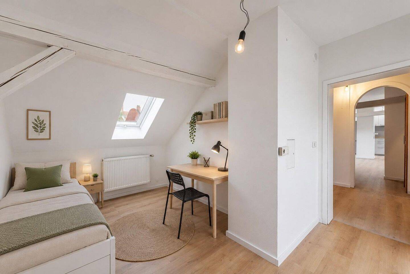 Wunderschöne 3 Zi Dachgeschoss Wohnung mit Balkon und Küche – Nürnberg – Vorschaubild 8