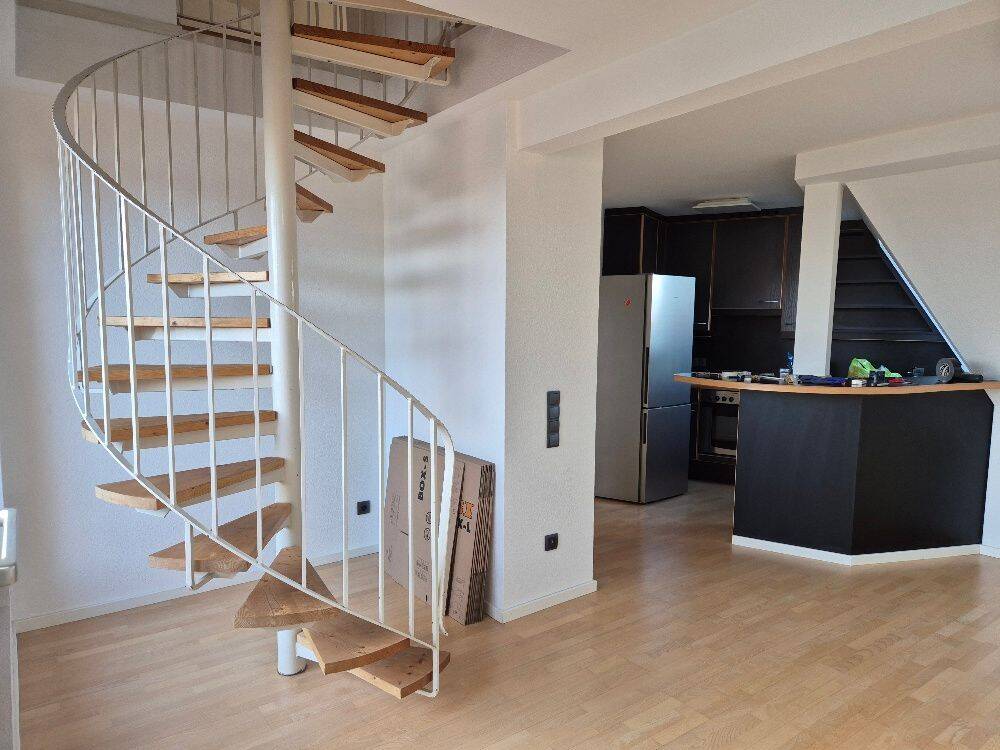 Nürnberg Nähe Frankenstraße: helle Maisonette Wohnung; sonnige Dachloggia; gepflegte Einbauküche; Tageslichtbad - ab sofort verfügbar