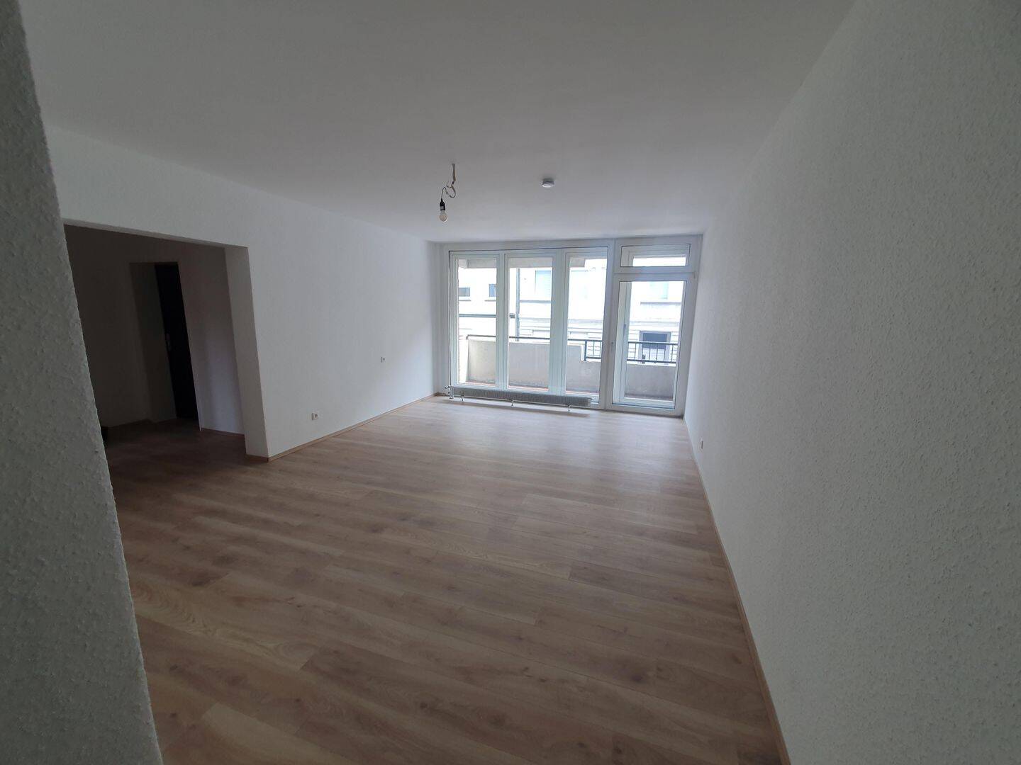 frisch renoviert, zentral gelegene Wohnung – Krefeld – Vorschaubild 2