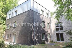 Stilvolle Kapitalanlage: Energieeffizientes Architektenhaus mit 3 großen Wohneinheiten und zukunftssicherer Ausstattung (Wärmepumpe) / KFW-70 Neubau – 22339 Hamburg – Vorschaubild 2