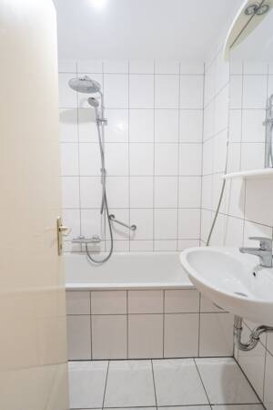 Frankfurt am Main: Helle 3-Zimmer-Wohnung im 3. OG - ideal für WGs – 60313 Frankfurt am Main – Vorschaubild 9