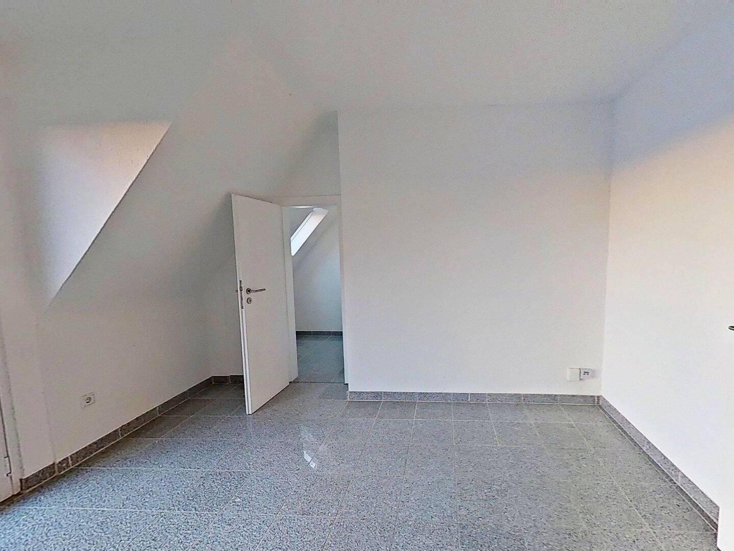 1 NKM FREI: Moderne 3-Zimmer-Wohnung mit Tageslichtbad samt BADEWANNE – Solingen – Vorschaubild 5