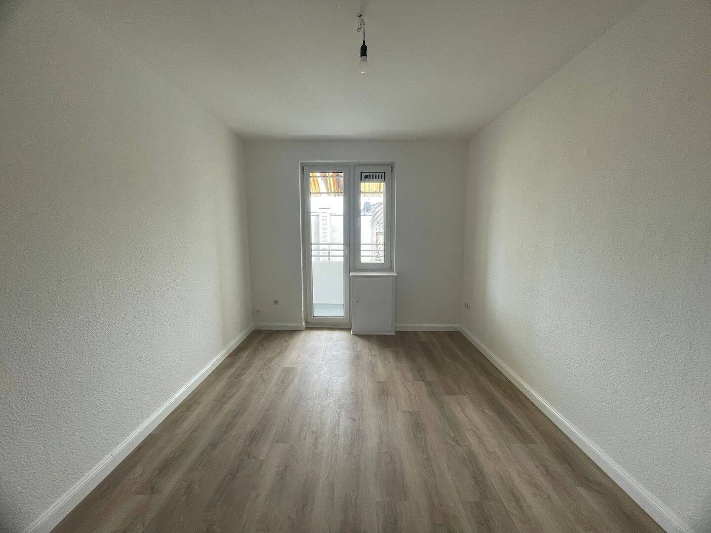 Urbane Lage! Renovierte 2-Zi-Whg mit Wohnküche & Balkon – Düsseldorf – Vorschaubild 8