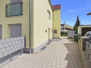 Neuwertige 4-ZKB-Erdgeschoss-Wohnung mit XXL-Terrasse, Einbauküche und Tiefgaragen-Stellplatz! – 85053 Ingolstadt – Vorschaubild 6