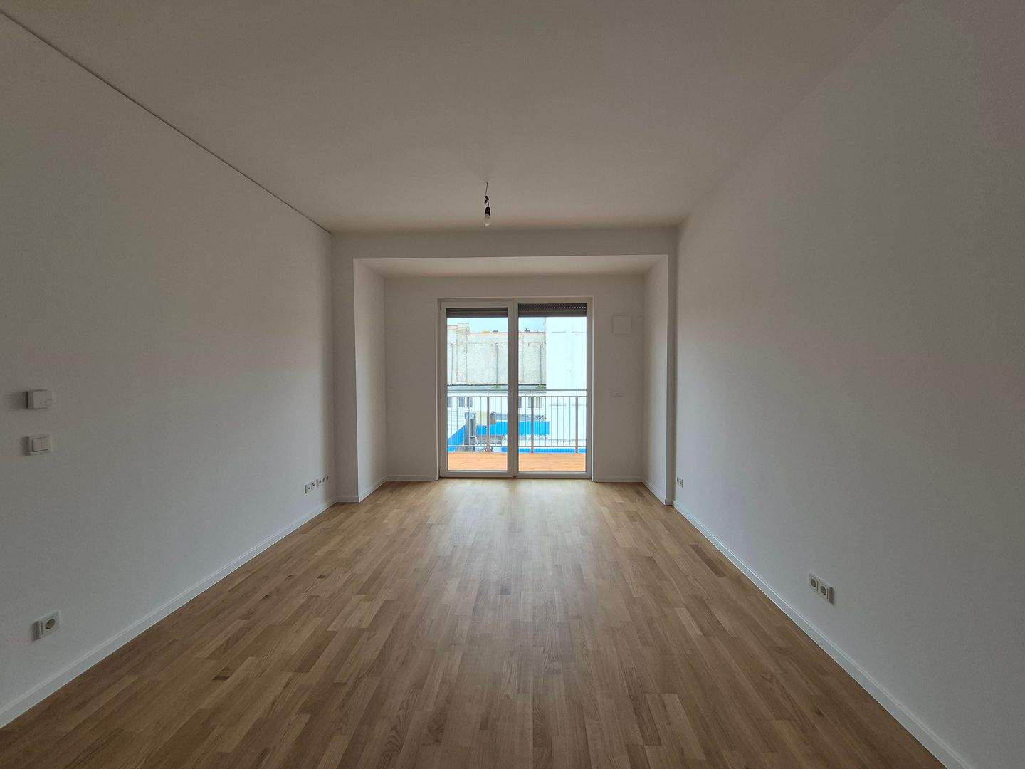 Schicke 2-Zimmer mit Parkett, Balkon, Einbauküche, Fußbodenheizung u. Stellplatz – Magdeburg – Vorschaubild 4