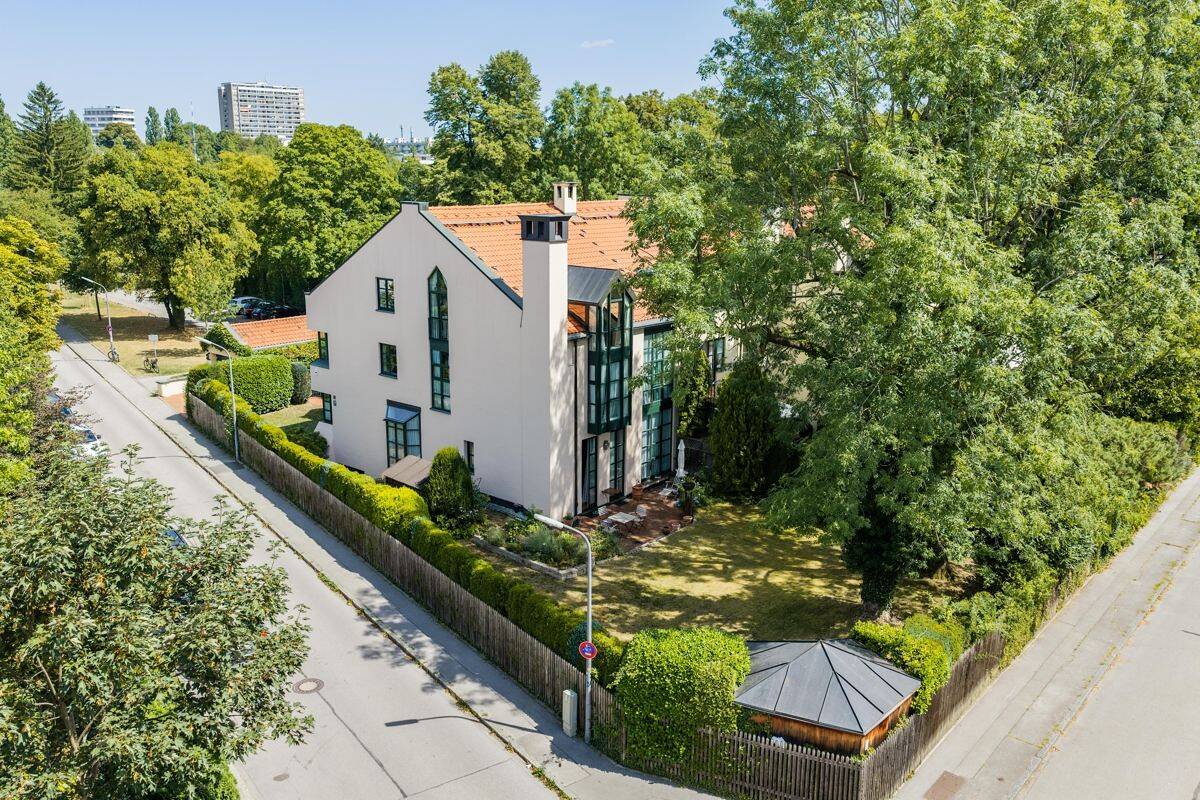 Architektur trifft Lebensqualität: Besonderes Reiheneckhaus in Bogenhausen-Englschalking – 81927 München – Bild 1 von 9