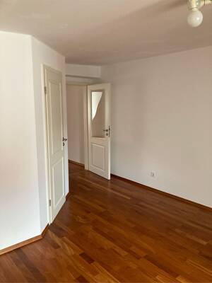 Stilvolle und gemütliche 2 - Zimmer - DG Wohnung mit Einbauküche in saniertem Denkmal am westlichen Altstadtrand – 93047 Regensburg – Vorschaubild 6
