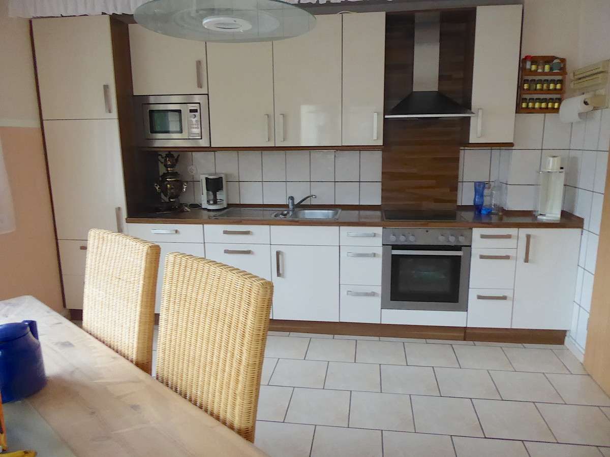 Freistehendes EFH mit 5 Zimmern, Garage, Wintergarten und Garten