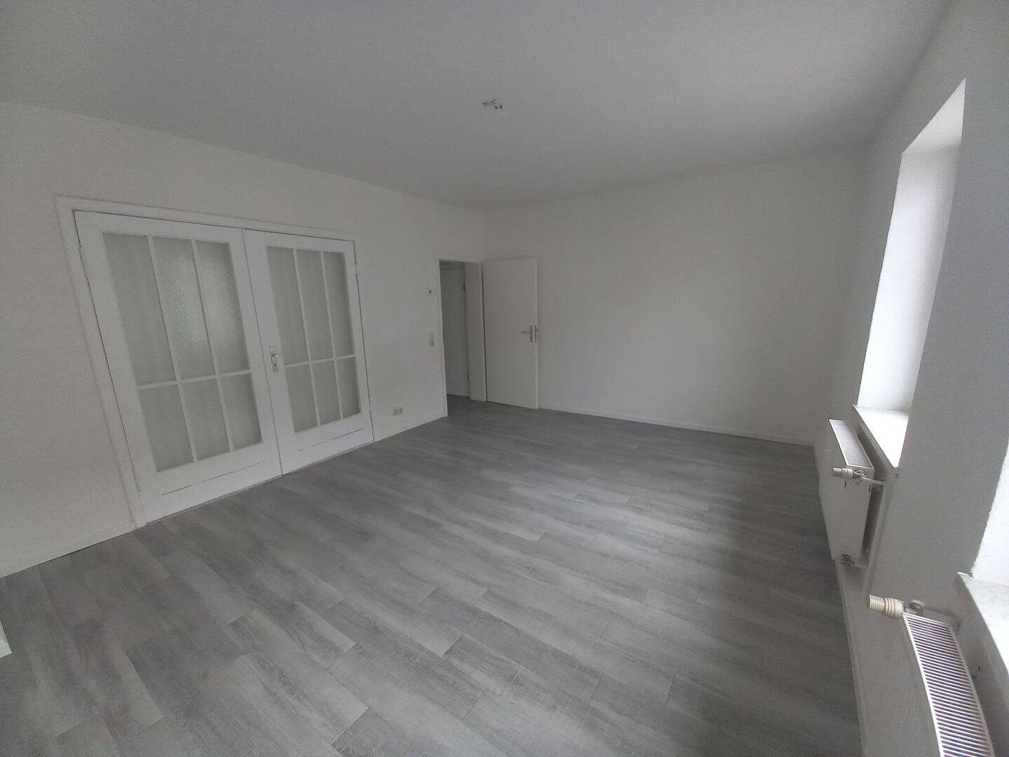 3-Raum-Wohnung mit Tageslichtbad m. Badewanne u. Dusche sowie EBK – Stralsund – Vorschaubild 8