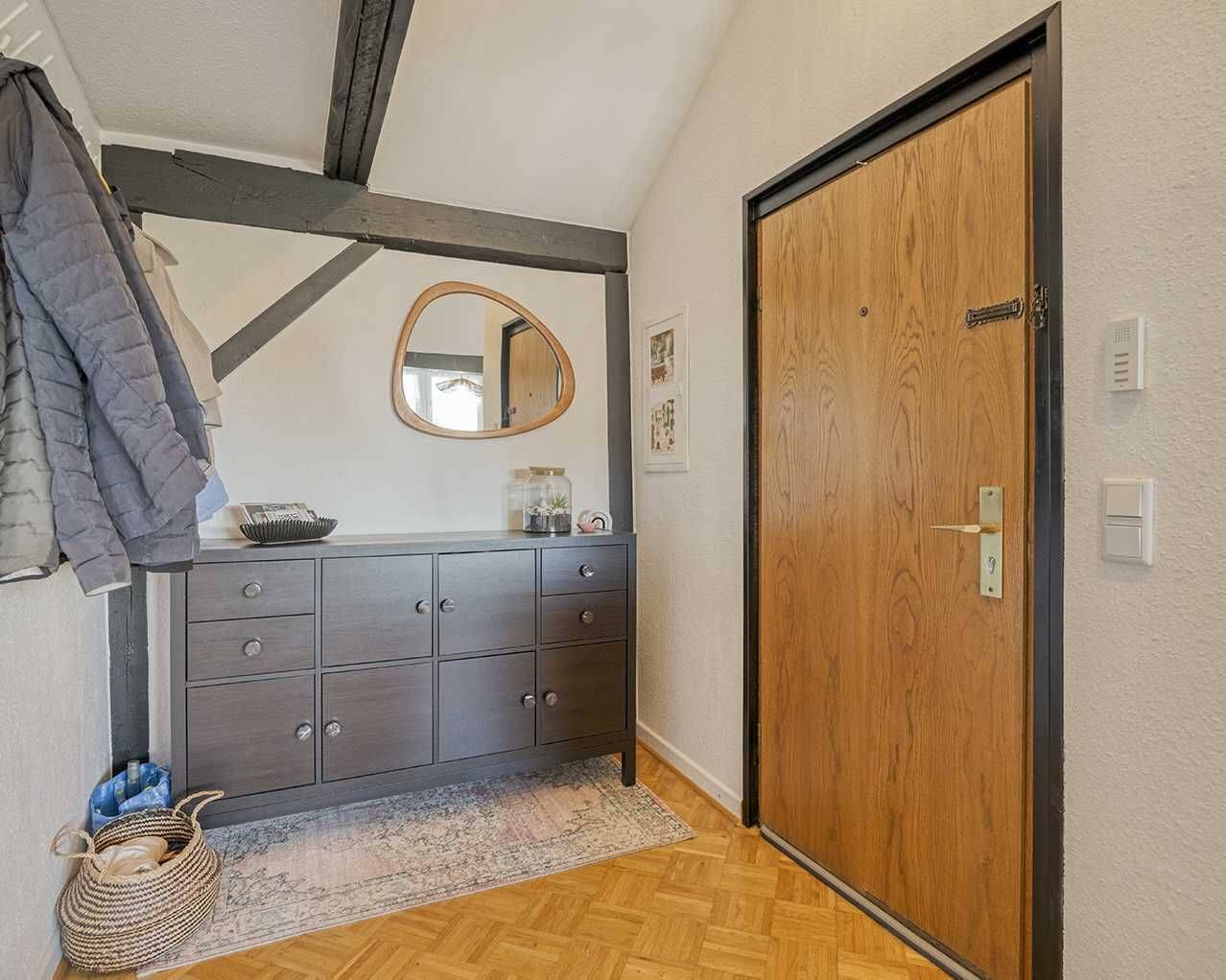 Lichtdurchflutete 3-Zimmer-Dachgeschosswohnung mit Stellplatz in Ratingen-Ost – Ratingen – Vorschaubild 2