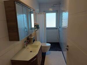 Schöne, große 4 Zimmerwohnung im 1 OG mit Kamin in Paderborn- Schloß Neuhaus, Baujahr 2015 – 33104 Paderborn – Vorschaubild 3