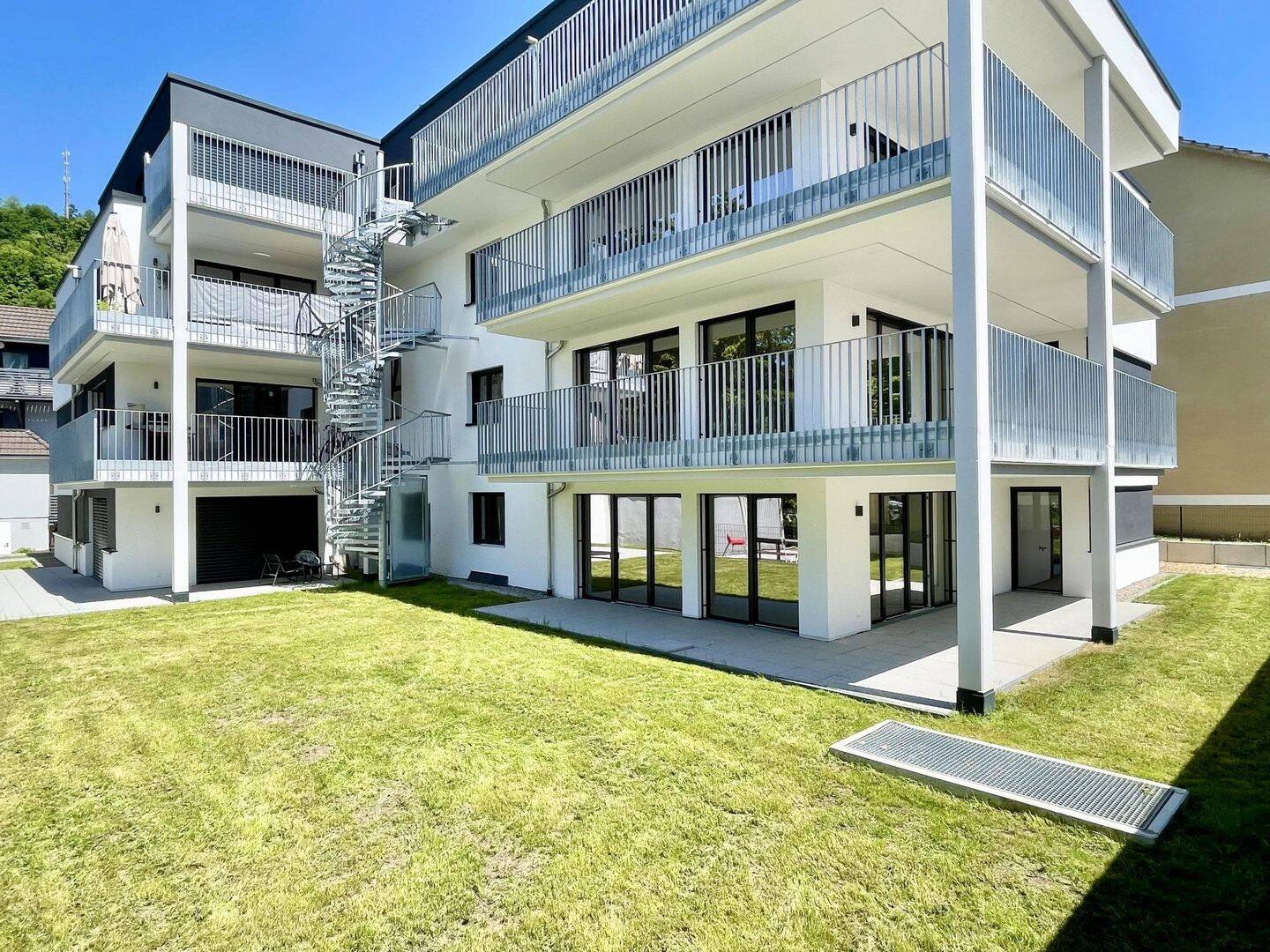 Modernes Mehrfamilienhaus mit 10 exklusiven Etagenwohnungen in Grenzach-Wyhlen als Kapitalanlage