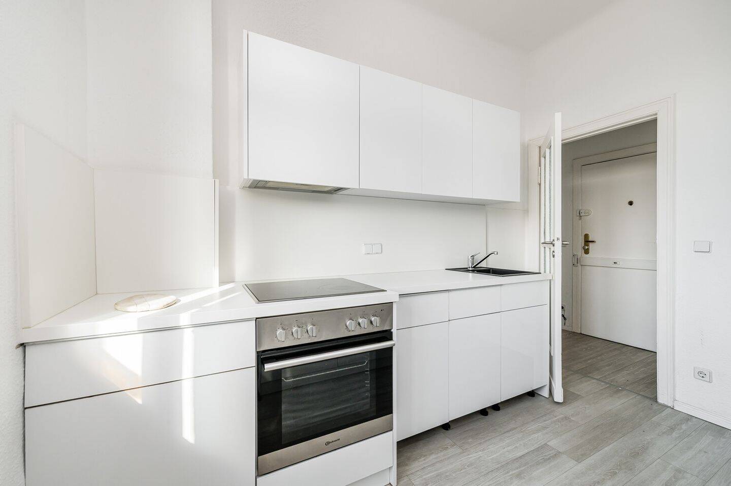 Lichtdurchflutete 2-Zimmer Wohnung im obersten Geschoss mit zukünfiger "Gründachprojekt" Dachterrasse – Berlin – Vorschaubild 4