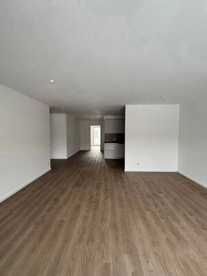 Geräumige 3-Zimmer-Wohnung mit EInbauküche und Balkon – 1067 Dresden – Vorschaubild 2
