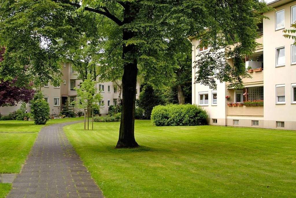 3-Zimmer-Wohnung in Duisburg Wanheimerort mit Laminat – Duisburg – Vorschaubild 2