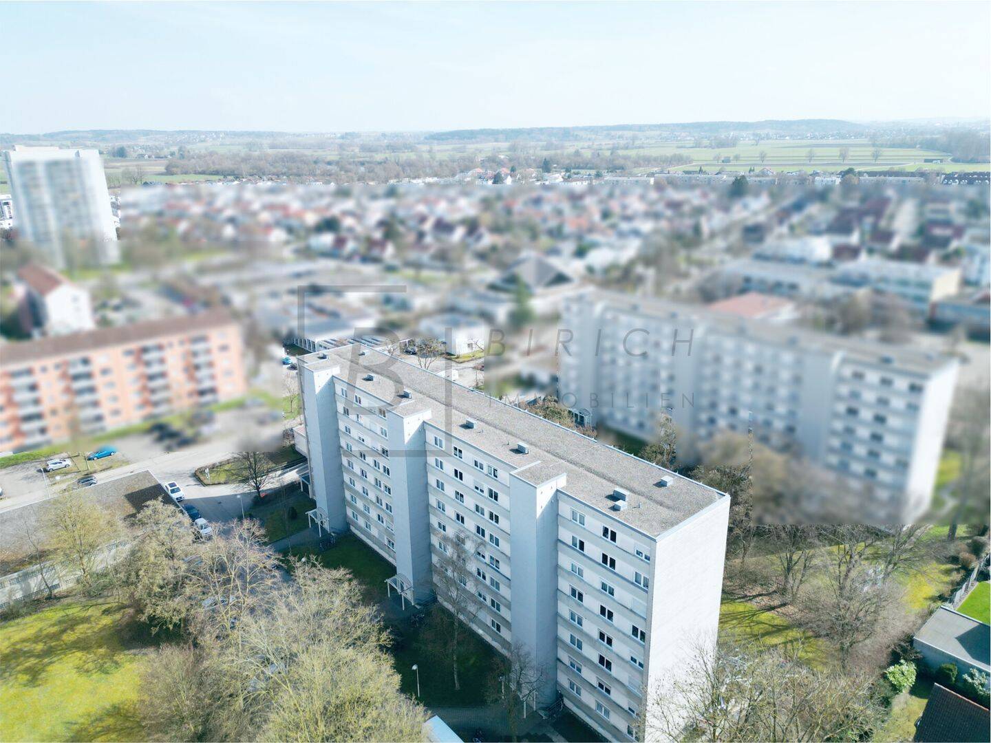Familienfreundliche 4,5-Zimmer-Wohnung mit Garage und Aufzug – Neu-Ulm – Vorschaubild 3