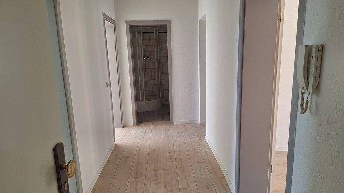 wunderbare 3 Raumwohnung mit EBK, Balkon und 2 Bäder – Chemnitz – Vorschaubild 4
