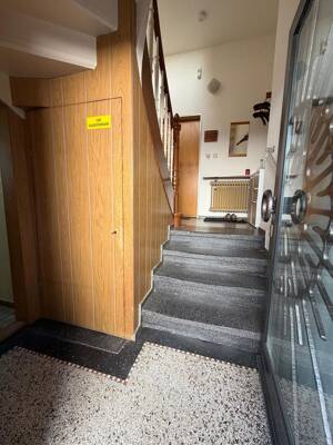 **Zweifamilienhaus mit Potenzial und eingewachsenem Garten** – 55246 Wiesbaden – Vorschaubild 9