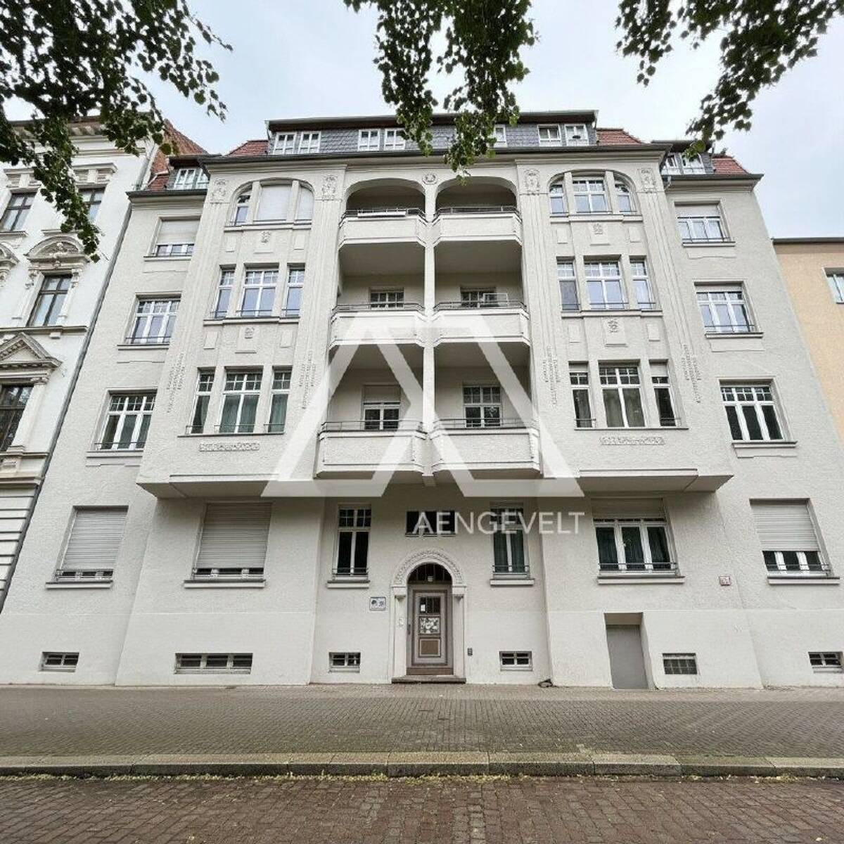 gepflegtes Mehrfamilienhaus mit 12 Wohnungen in Magdeburg-Stadtfeld Ost – 39108 Magdeburg – Bild 1 von 6