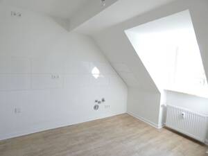 ** Modernisierte 2-Zi-DG-Wohnung in Frohnhausen** – 45144 Essen – Vorschaubild 4