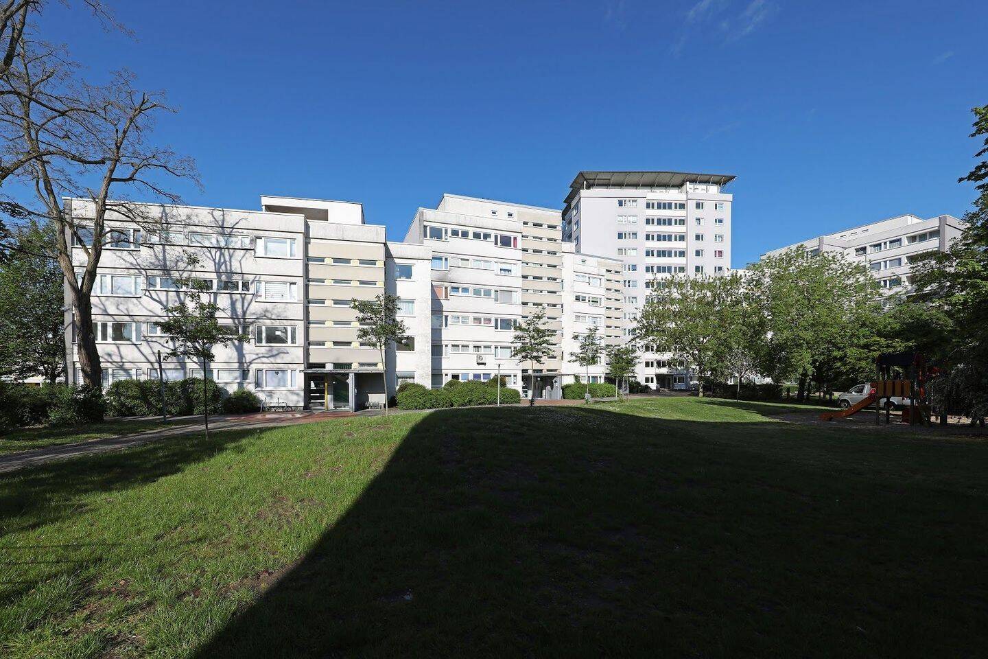 Großzügige Wohnung in Detmerode // 4.OG Whg. 2 – Wolfsburg – Vorschaubild 2